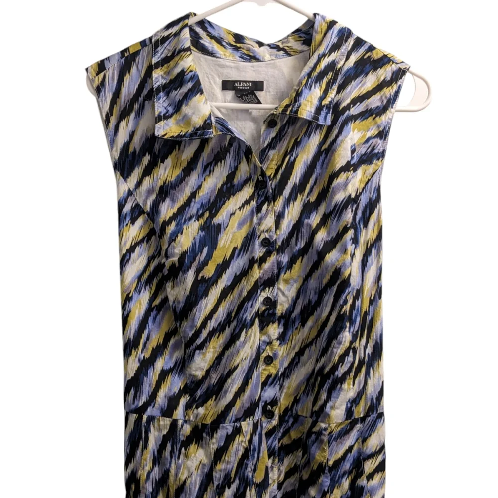 Stylish Sleeveless Patterned Dress - Picture 2 of 2